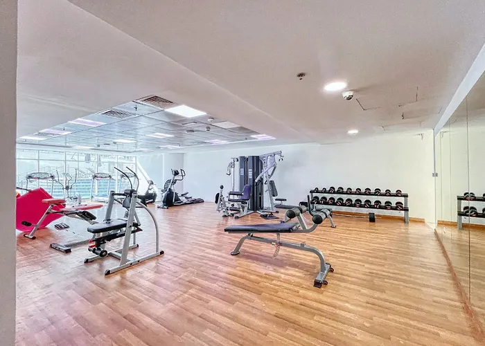 Stylish Space With Balcony Facing The Marina!