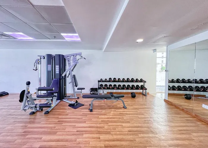 Stylish Space With Balcony Facing The Marina!