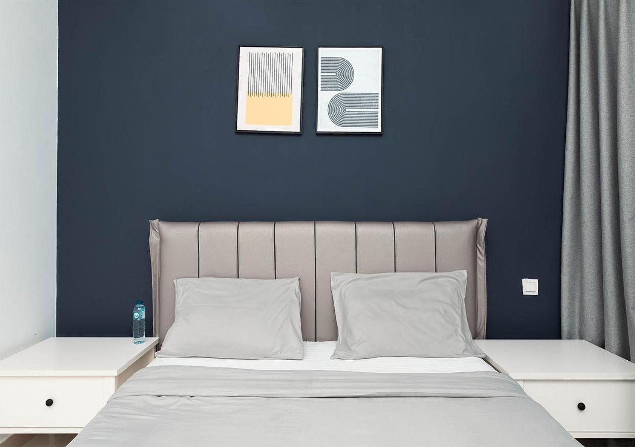 Stylish Space With Balcony Facing The Marina! Appartamento