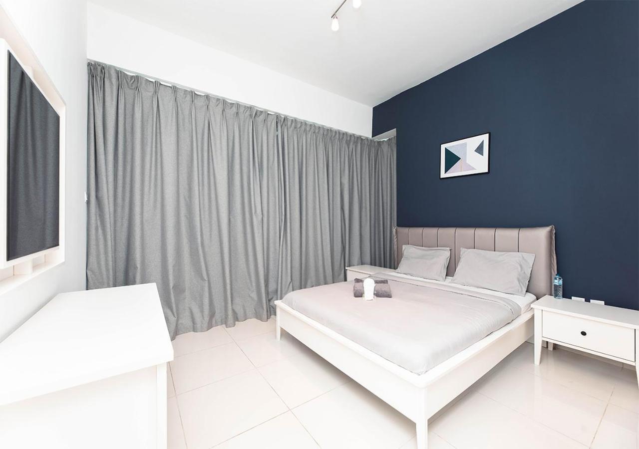 Stylish Space With Balcony Facing The Marina! Appartamento *
