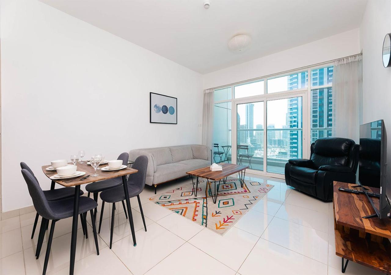 Stylish Space With Balcony Facing The Marina! Appartamento *