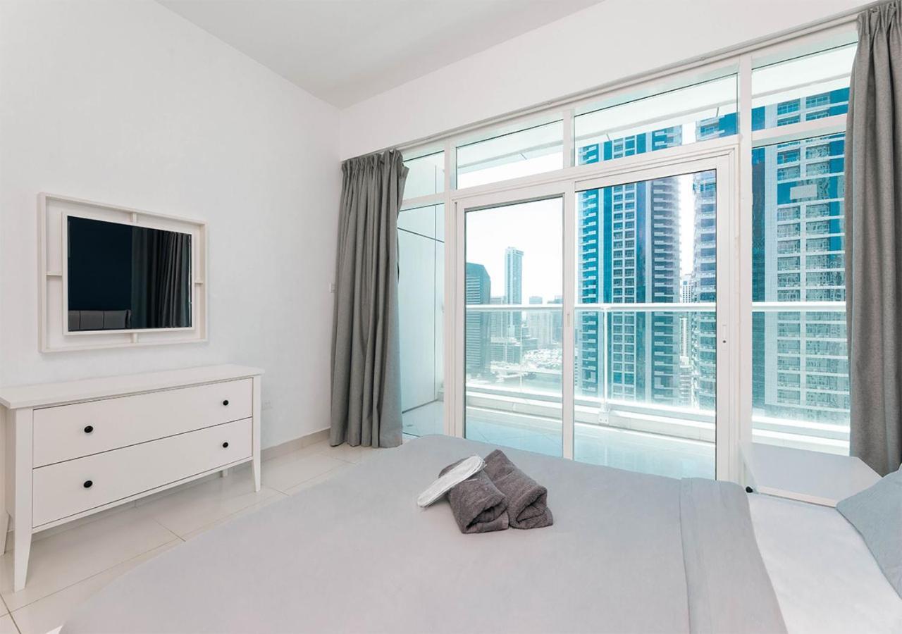 Stylish Space With Balcony Facing The Marina! Appartamento