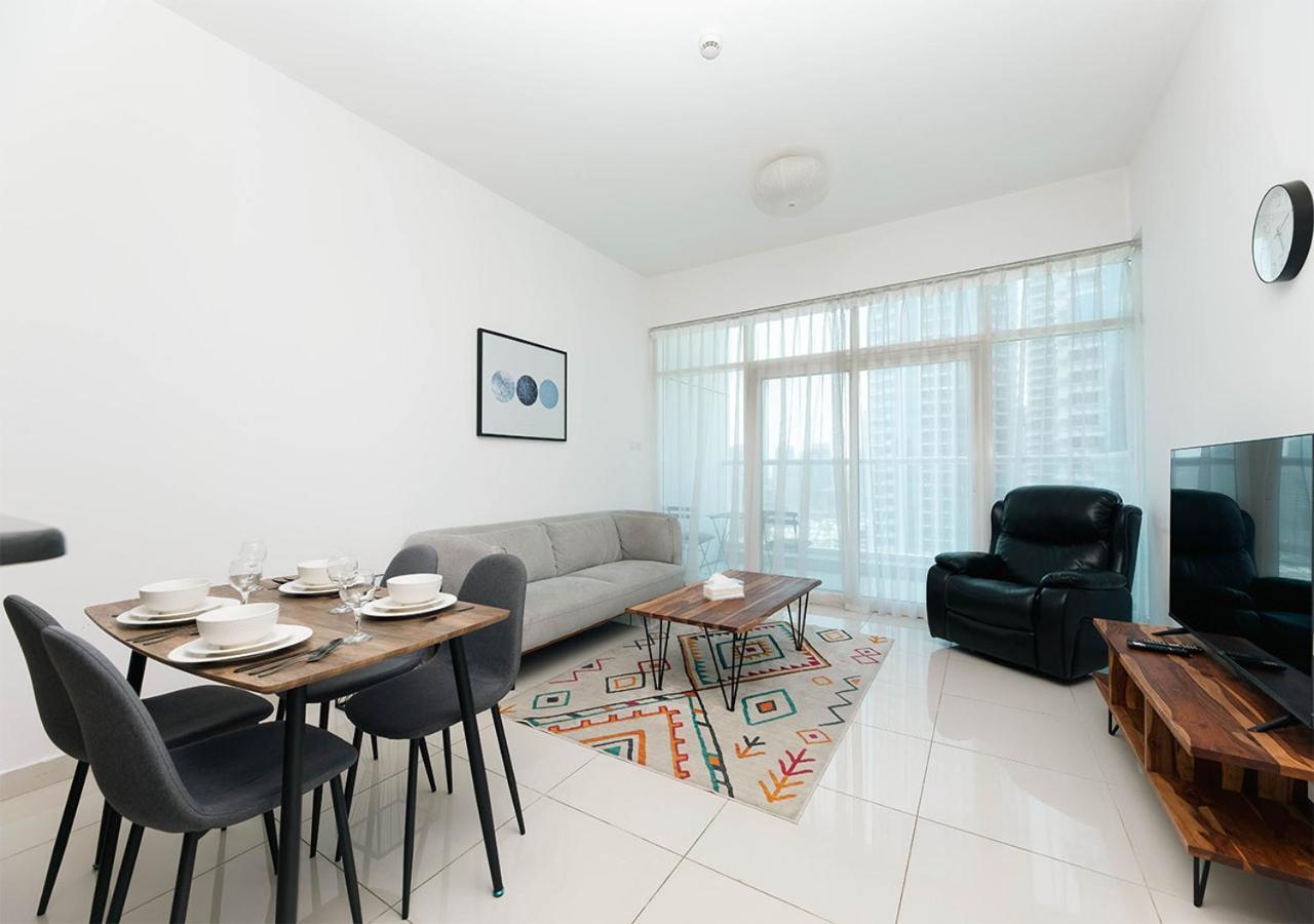 Appartamento Stylish Space With Balcony Facing The Marina!
